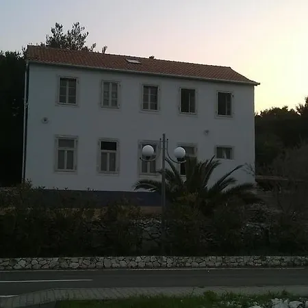 krevet i doručak Amarcord Skola *