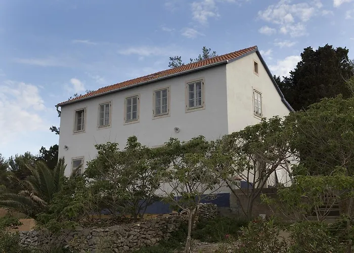 לינה וארוחת בוקר Amarcord Skola *